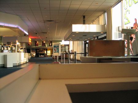 Showcase Cinemas Sterling Heights - Lobby (newer photo)